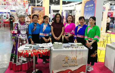 贵州安顺代表团闪耀新加坡国际旅游展，共绘国际旅行新篇章