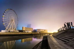 海港的清晨与远方的行者